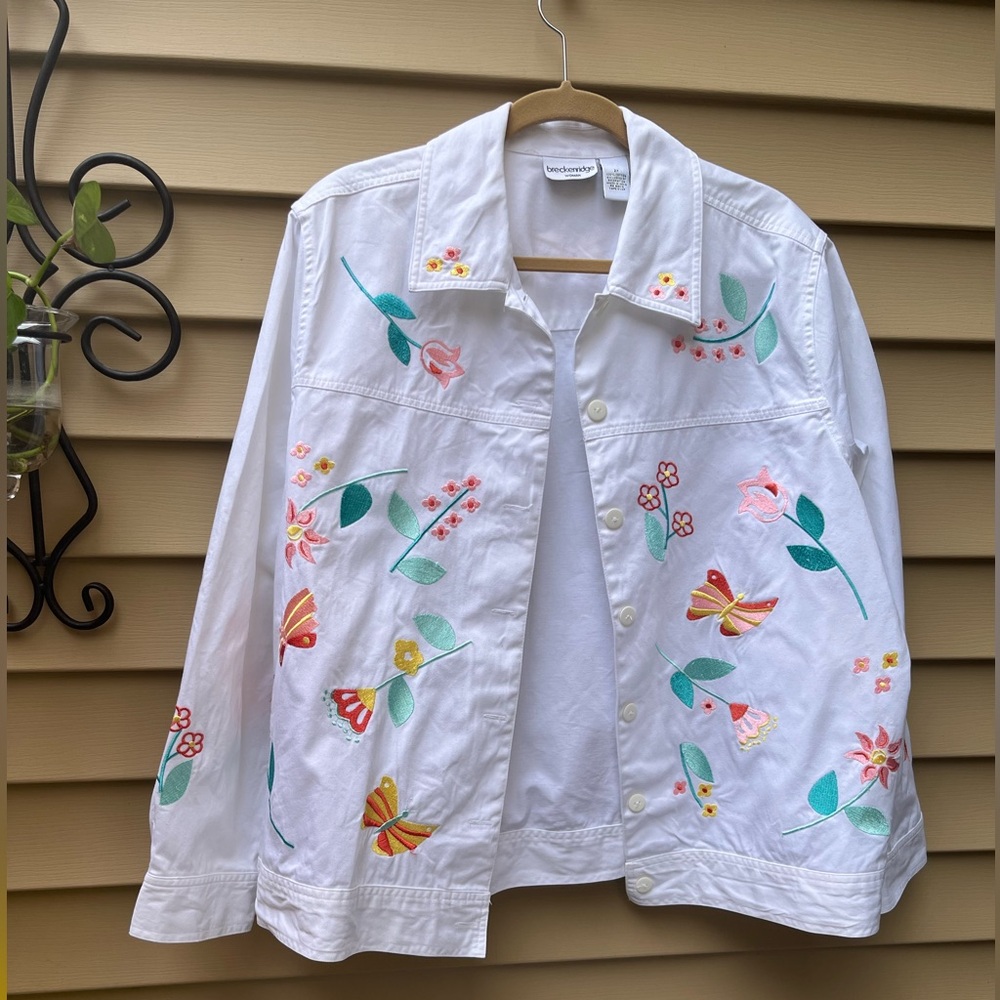 Breckenridge Woman White Denim Jacket with Embroidered Design Jacket, Size 2X